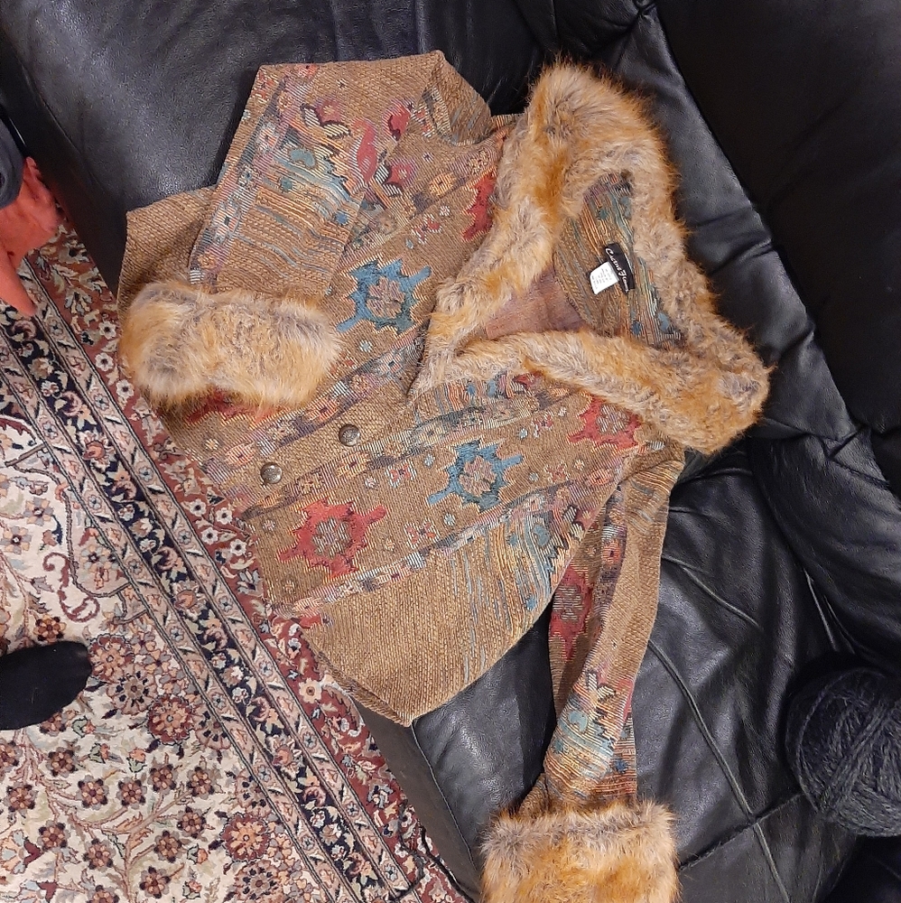 Patterned Jacket with faux fur